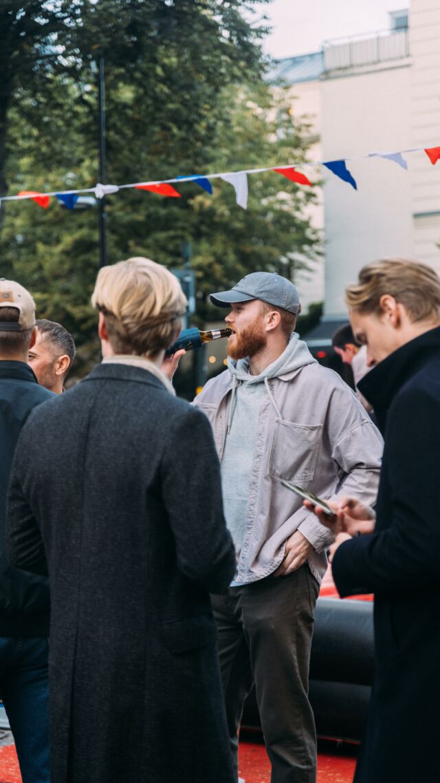 Ett stort TACK till alla som kom till vårt sista block party på Fleminggatan och firade våra fantastiska 30 år! 🤠 Ni gjorde dagen oförglömlig, och vi är så tacksamma för allt stöd under de senaste tre decennierna. Även om det var vårt sista block party för året, är firandet långt ifrån över! 🎉 Nästa vecka avslöjar vi den lyckliga vinnaren av vår Ford F-150, och om du testar vår Haninges Redneck Burger har du chans att vinna en Weber Smokefire-grill! 🍔🔥 Vi har fortfarande fler överraskningar på gång, så håll utkik och let’s keep the good times rollin’! 🚂 #allroadsleadtotexas #texaslonghorn30years #30yearsstrong