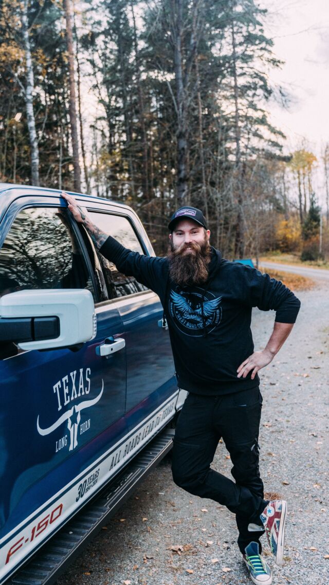 AND THE WINNER IS... TIMMY PETTERSSON FRÅN ÖREBRO!!!

Vi kunde inte vara gladare över att få överlämna nycklarna till vår lyckliga vinnare @tirkedal 🔑 Se när han får sitt livs överraskning med sin nya F-150! 🤠

Ett stort tack till alla som deltog på denna resa med oss. Stay tuned for more exciting things coming soon! 🏆🚗