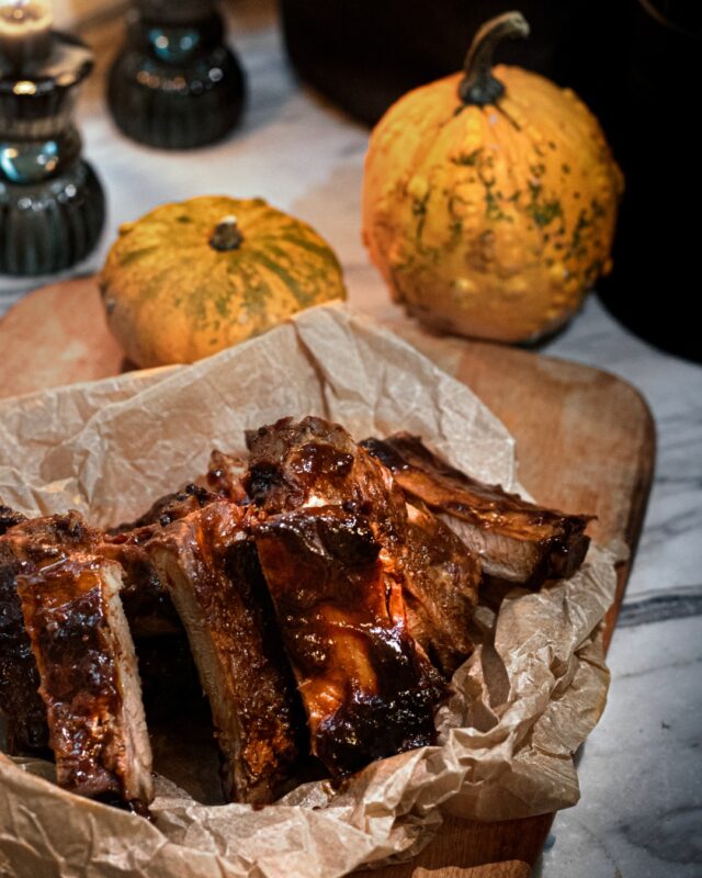 Candy’s for kids. 🍬
Treat yourself like a grown-up – med ribs, rök och riktigt mycket sås.

#texaslonghorn #bringtexashome #ribs #halloween